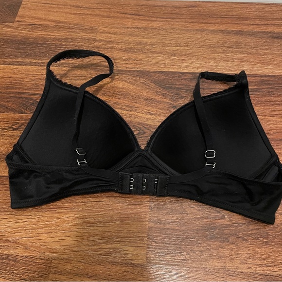 Victoria’s Secret Body by Victoria Wireless Bra - Picture 2 of 3